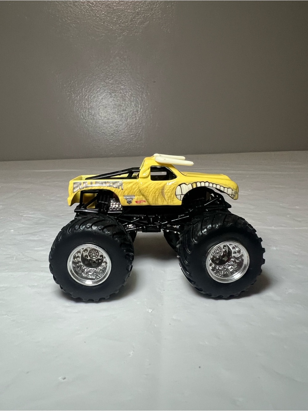 Hot Wheels Monster Jam Bulldozer